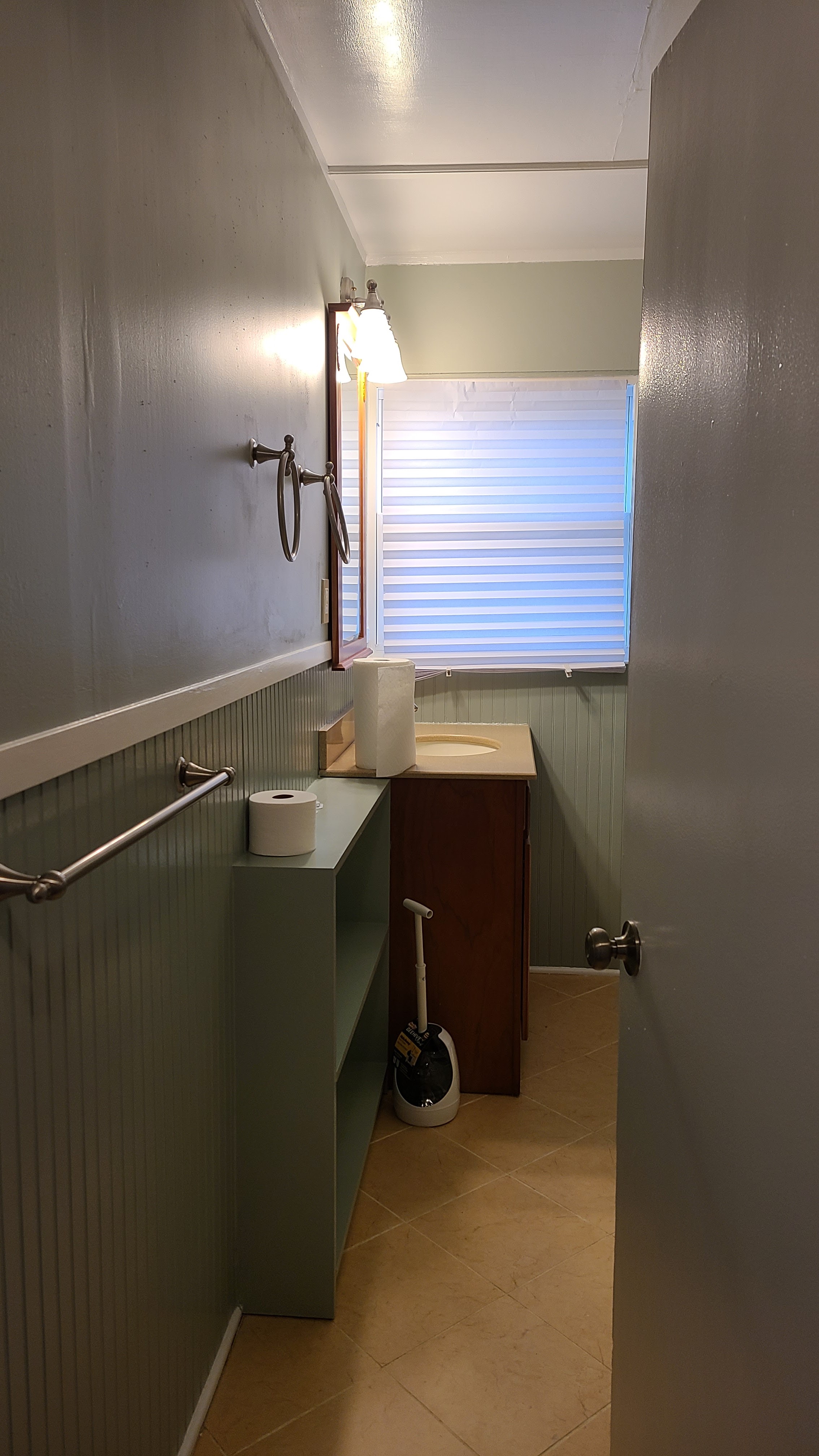 Bath remodel before, Rockville MD